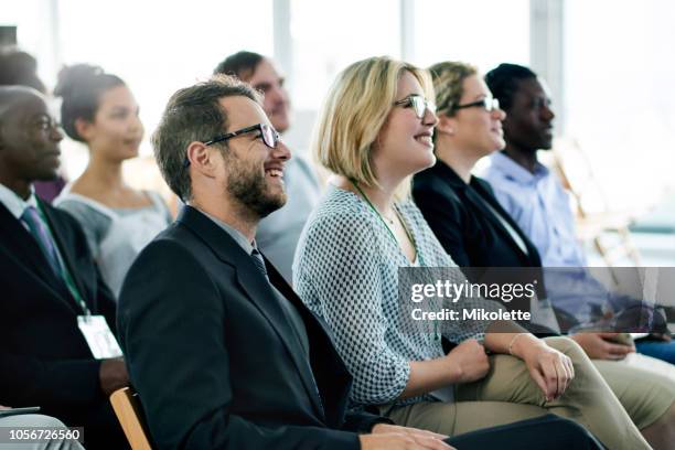 deze bijzondere conferentie werd verpakt - participant stockfoto's en -beelden