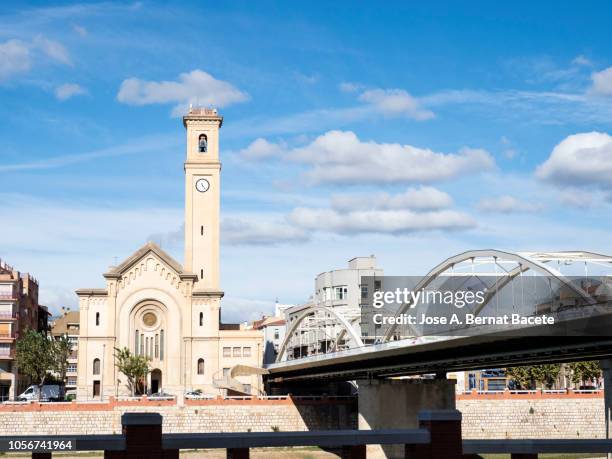 the church of the rosary, view from inside the ebro river, city of tortosa, tarragona, catalonia, spain. - delta ebro fotografías e imágenes de stock