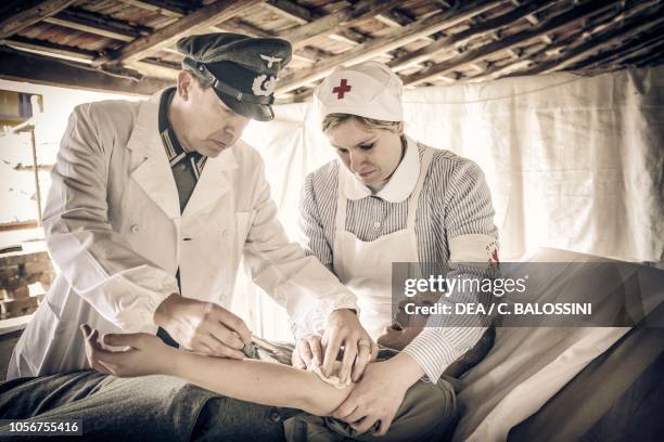 Ww2 Injections Ww2 Army Nurse Photos and Premium High Res Pictures - Getty Images