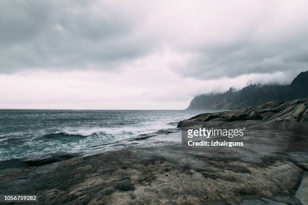 okshornan bergskedja i norra norge - coastline bildbanksfoton och bilder