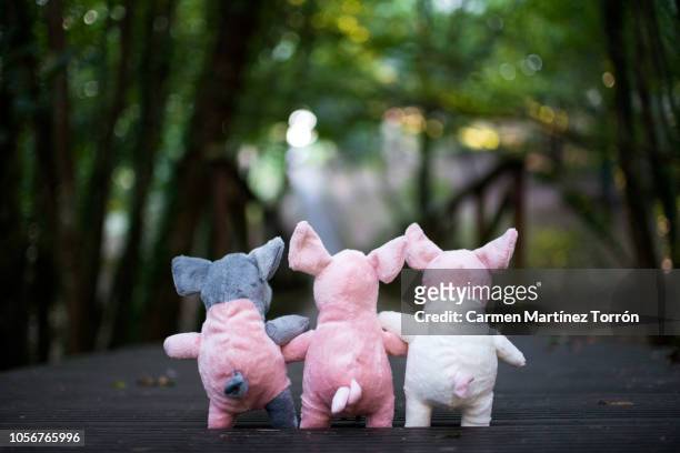 three little pigs - cuento de hadas fotografías e imágenes de stock