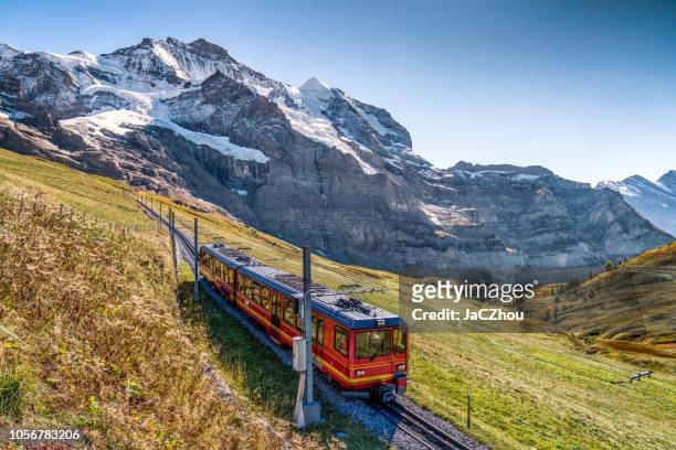 de jungfrau-spoorweg - jungfraujoch stockfoto's en -beelden