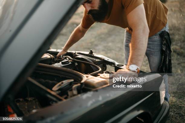 was ist jetzt?! - motorhaube stock-fotos und bilder