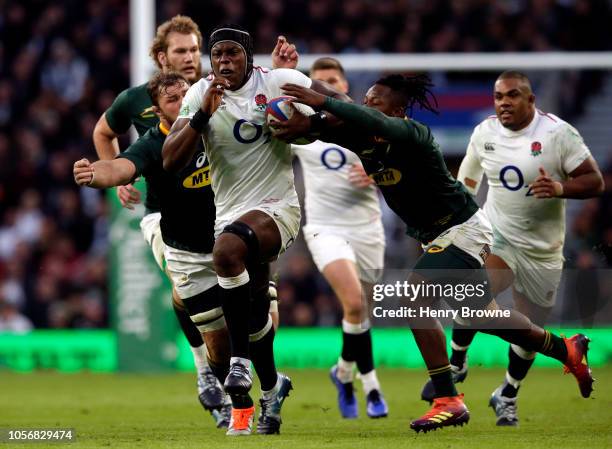 Sibusiso Nkosi and Duane Vermeulen of South Africa tackle Maro Itoje of England during the Quilter International match between England and South...