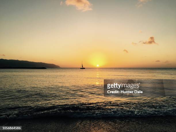 hale’iwa ali’i beach park, waialua, hi - sunset beach hawaï stockfoto's en -beelden