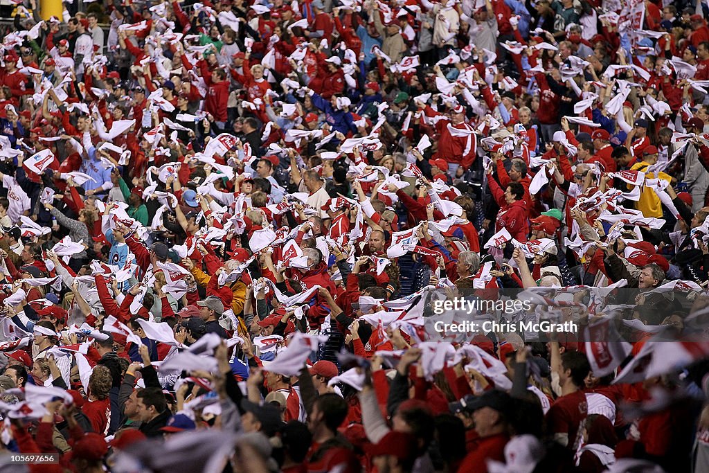 San Francisco Giants v Philadelphia Phillies, Game 2