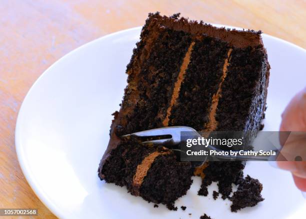 chocolate cake - chocolate cake stock pictures, royalty-free photos & images