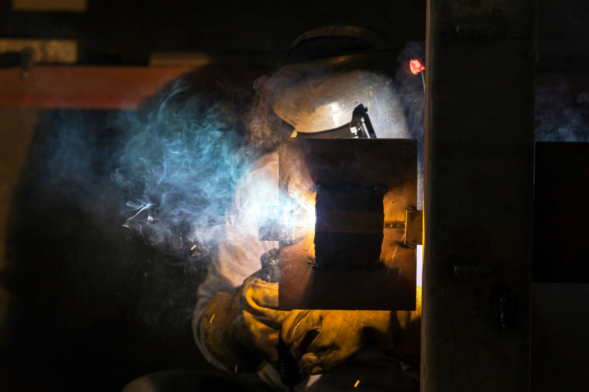 The welder is welding at horizontal position. This is a welder test according to ASME Sec. IX or EN ISO 9606-1 standards. The Certified Welder test to procedures used in the structural steel, petroleum pipelines, sheet metal and chemical refinery. The welder is welding at horizontal position. This is a welder test according to ASME Sec. IX or EN ISO 9606-1 standards. The Certified Welder test to procedures used in the structural steel, petroleum pipelines, sheet metal and chemical refinery.