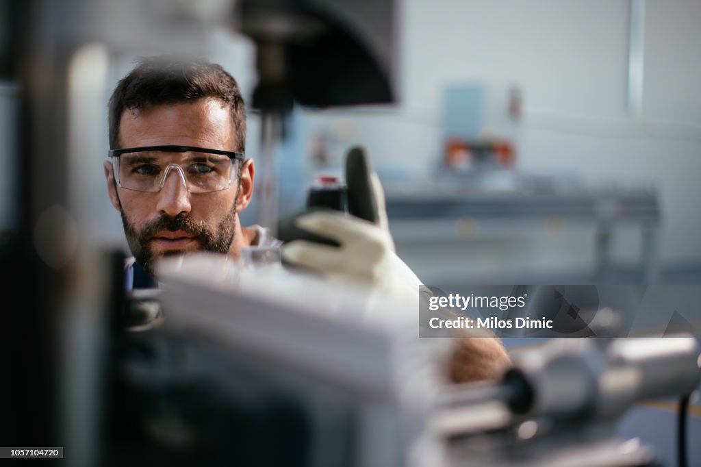 Trabajador en fábrica