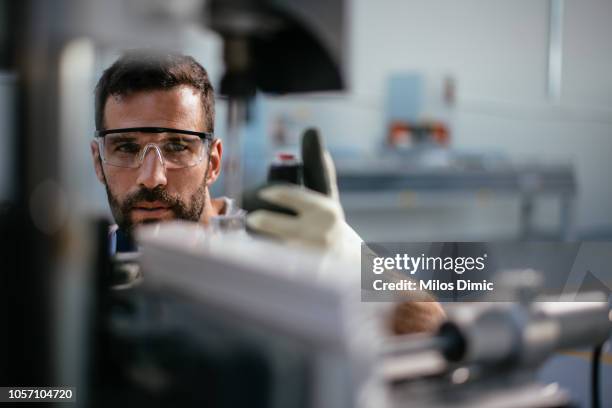 worker in factory - machinery imagens e fotografias de stock