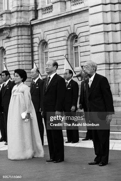 South Korean President Chun Doo-hwan and his wife Lee Soon-ja attend the welcome ceremony with Emperor Hirohito at the Akasaka State Guest House on...