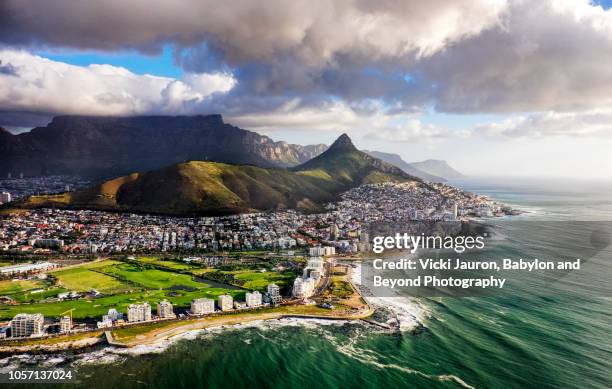 clouds over lion's head and table mountain from helicopter - table mountain stock-fotos und bilder