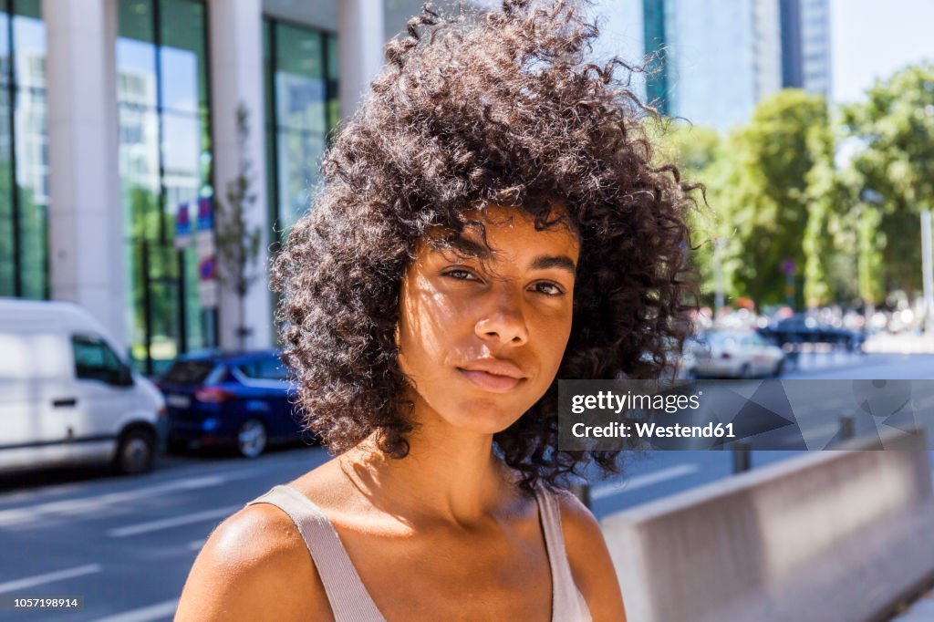 Germany, Frankfurt, portrait of young woman with curly hair