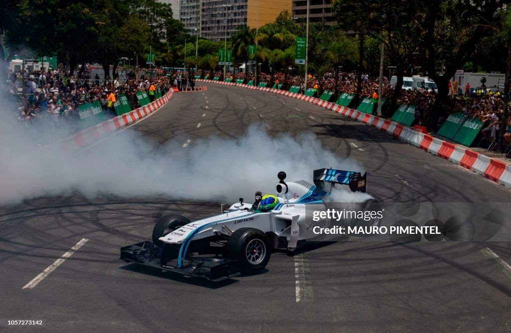 TOPSHOT-F1-BRAZIL-MASSA