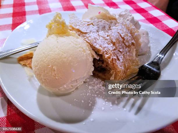 apple strudel - strudel stock pictures, royalty-free photos & images