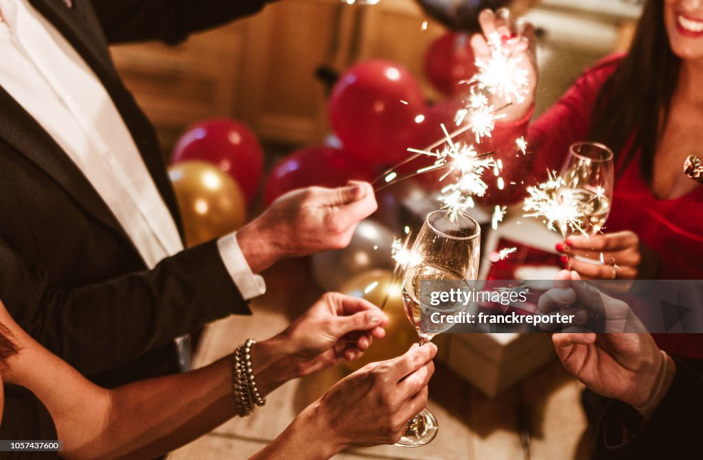 Celebración del año nuevo con champán