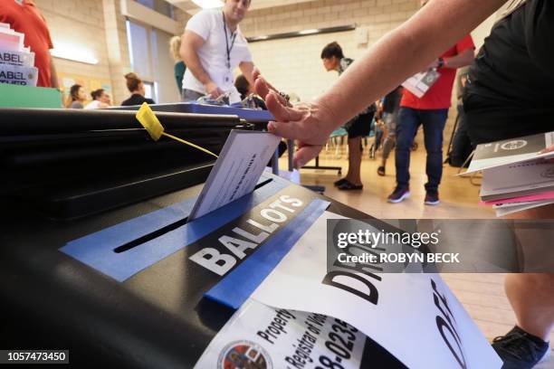 Library Voting Wall 1,518 Los Angeles Public Library Stock Photos, High-Res Pictures, and ...