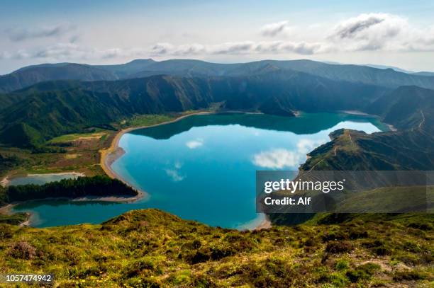 lagoa do fogo, são miguel island, azores, portugal - água parada imagens e fotografias de stock