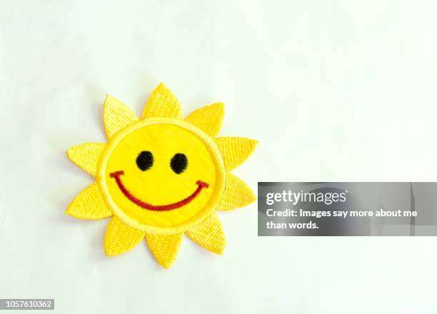 a smilling face of the sun. a sign, a children's sign. over a white background. - good news stock pictures, royalty-free photos & images