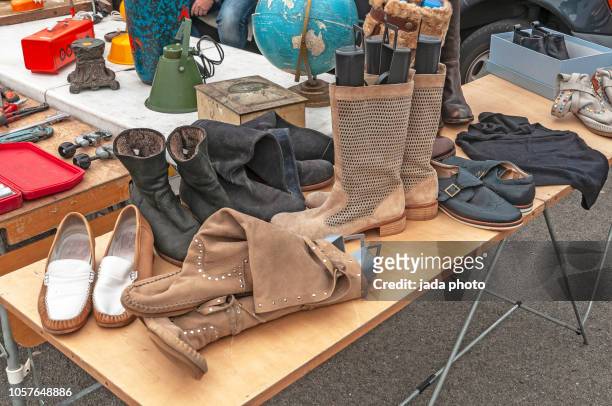 various second hand shoe on a black rug - pair stock photos et images de collection