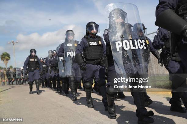 Hidalgo Texas Port Of Entry Photos and Premium High Res Pictures ...