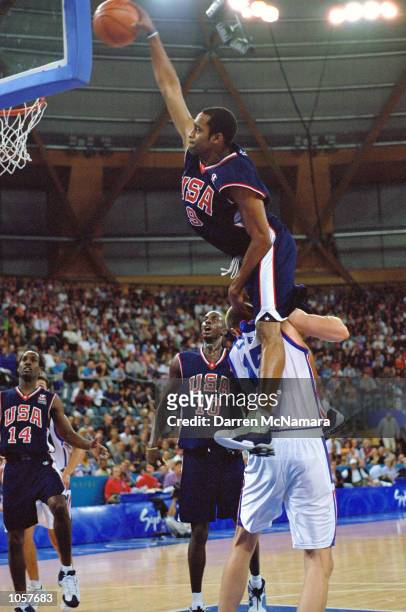 Vince Carter of the USA in action during the Mens Basketball match against France at the Sydney Showground Dome on Day Ten of the Sydney 2000 Olympic...