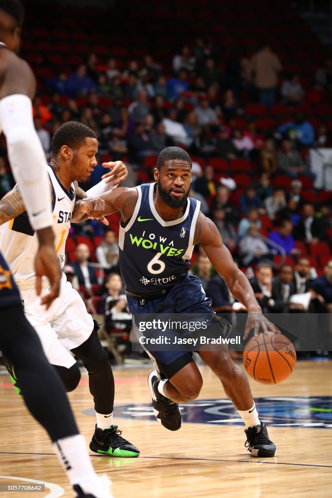 Iowa Wolves Action Jonathan Stark of the Iowa Wolves handles the ball against the Salt ...