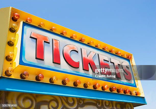 tickets sign at fairgrounds - coney island photos et images de collection