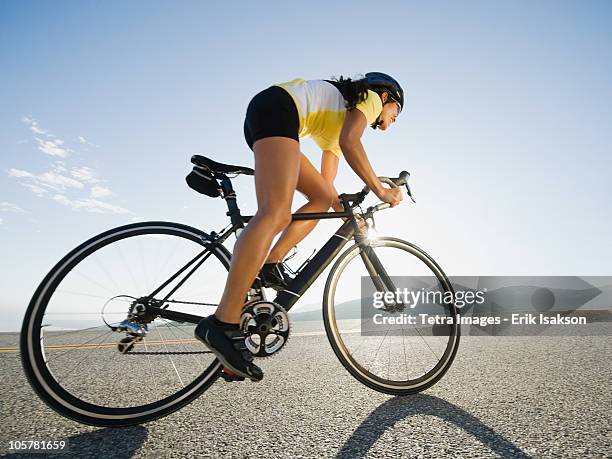 cyclist road riding - bicicleta de corrida imagens e fotografias de stock