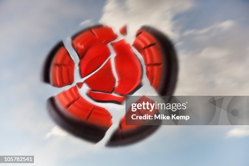 Exploding skeet shoot target Exploding skeet shoot target