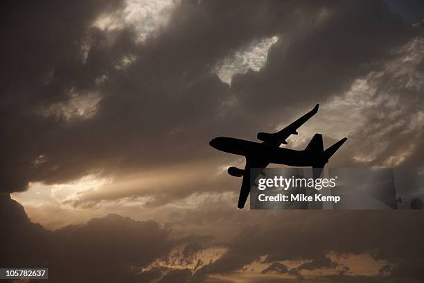 commercial jet in cloudy sky - plane shadow stock pictures, royalty-free photos & images