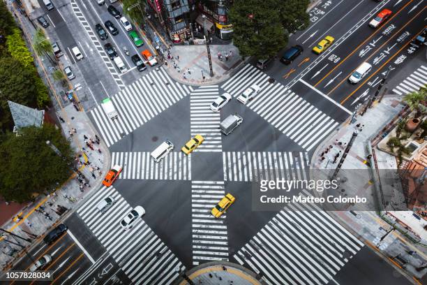 aerial view of complex crossing, tokyo, japan - scrambling stockfoto's en -beelden
