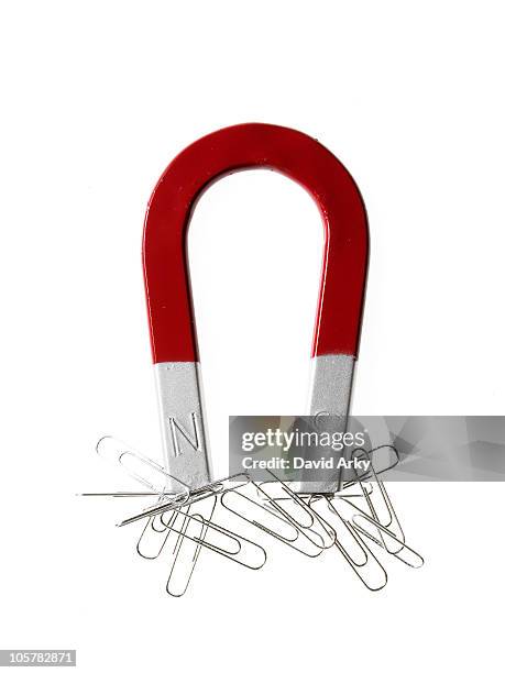 magnet and paper clips - magnet stock-fotos und bilder