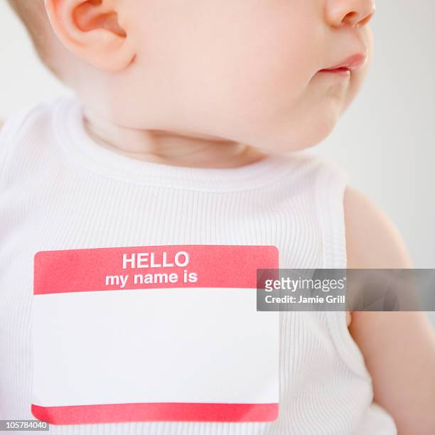 baby wearing name tag - ik stockfoto's en -beelden