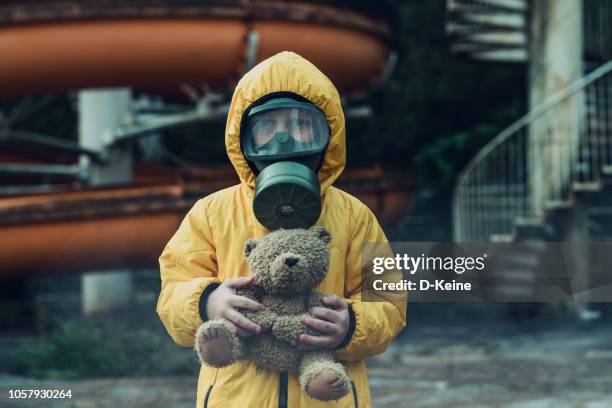 contaminación atmosférica - hazmat fotografías e imágenes de stock