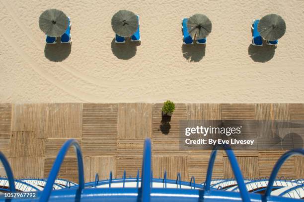 beach umbrellas & sunbeds - beach umbrella from above stock pictures, royalty-free photos & images