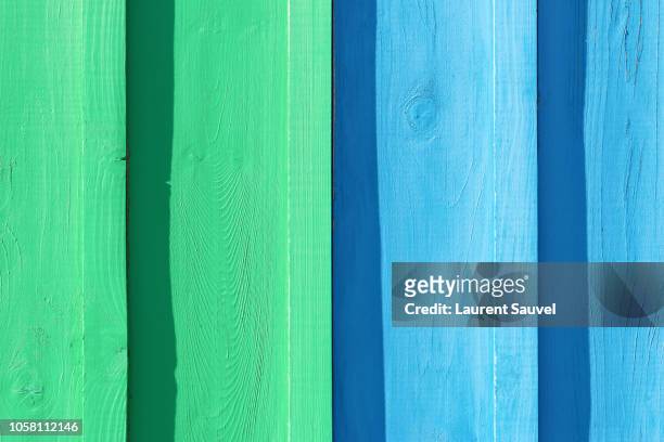 light green and light blue painted wood background - laurent sauvel photos et images de collection