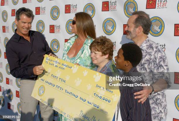 Pierce Brosnan, Keely Shaye Smith, Maxine Clark of Build-A-Bear Workshop, Malcolm David Kelley of Lost and Peter Samuelson of First Star