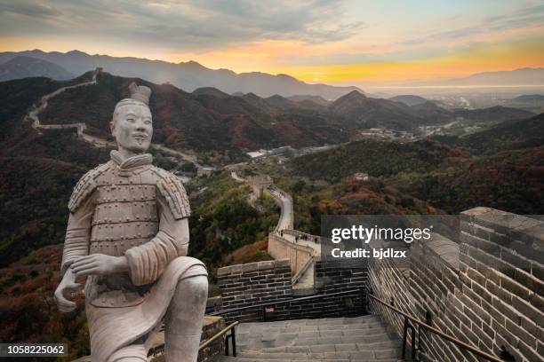 die terrakotta-armee große mauer von china - chinesische mauer stock-fotos und bilder