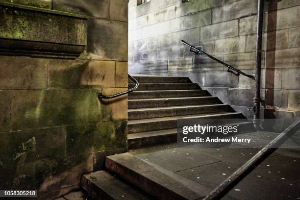 stone staircase at night, old town, edinburgh - andrew eldritch stock-fotos und bilder