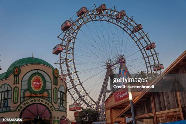 ferris wheel in vienna - prater park stock pictures, royalty-free photos & images