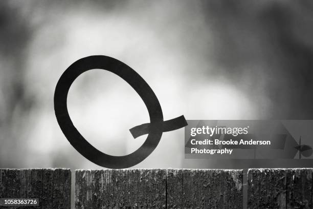 letter q tipping on fence, q-tip, cotton swab - q stock pictures, royalty-free photos & images