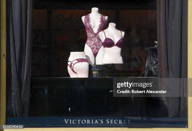 2,840 Bra Shop Stock Photos, High-Res Pictures, and Images - Getty