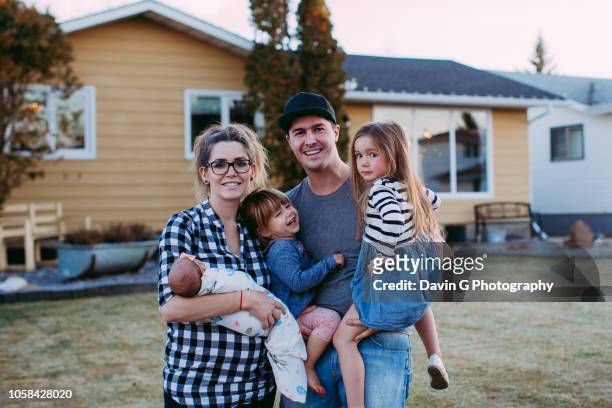 home is where the heart is - daily life in canada stockfoto's en -beelden
