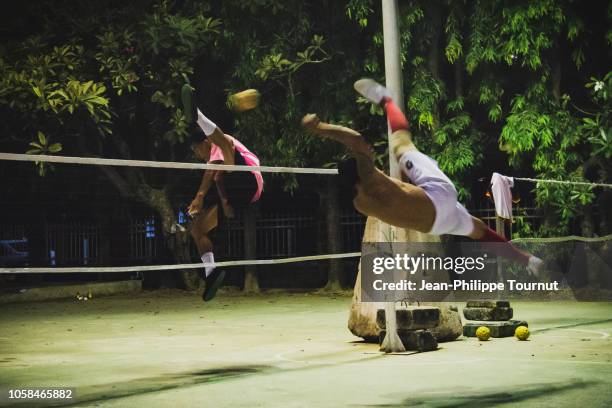 sepak takraw is a kind of kick volleyball famous in southeast asia, here in the streets of lopburi, thailand - sepak takraw stock-fotos und bilder