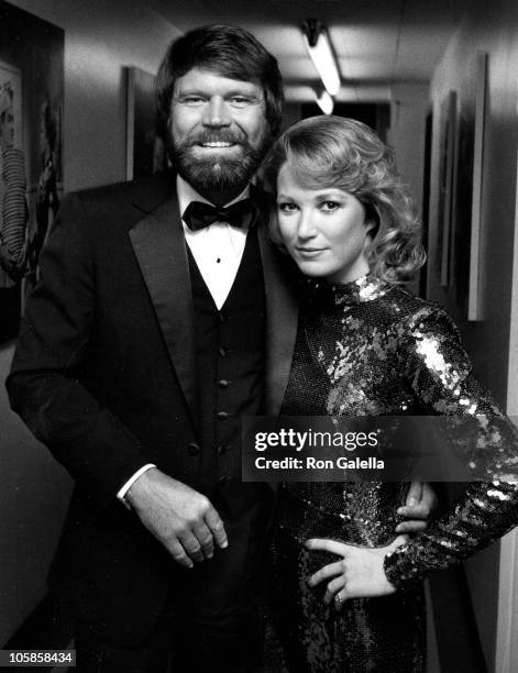 99 Glen Campbell And Tanya Tucker Photos & High Res Pictures - Getty Images