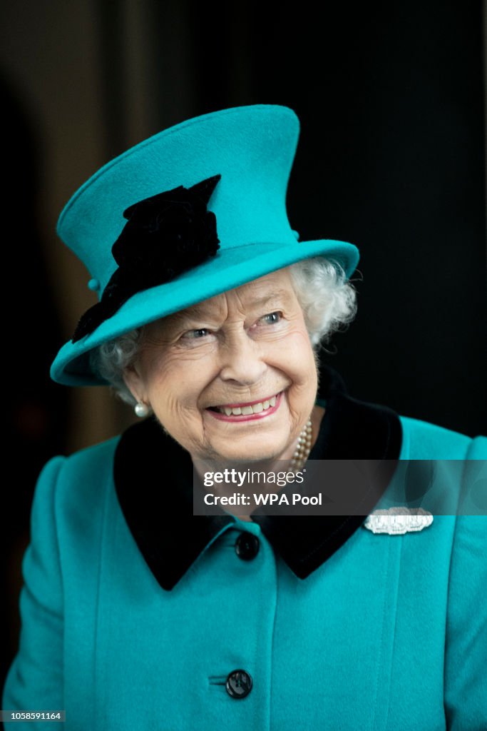 The Queen Opens The New Schroders plc Headquarters