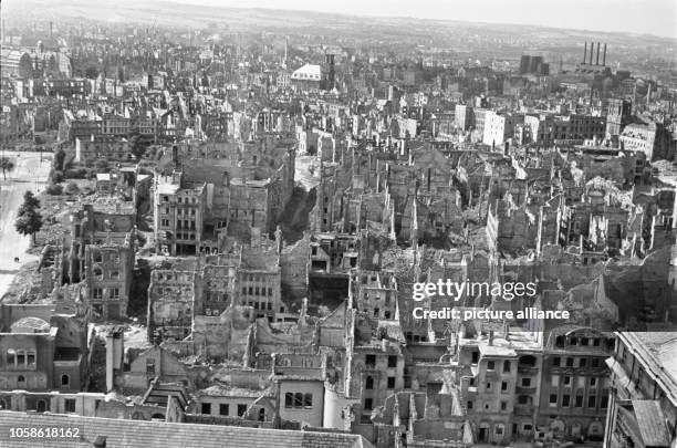 View from the Town Hall tower overlooking destroyed apartment buildings, the Annenkirche and the Kraftwerk Mitte in Dresden. Date unknown . Photo:...