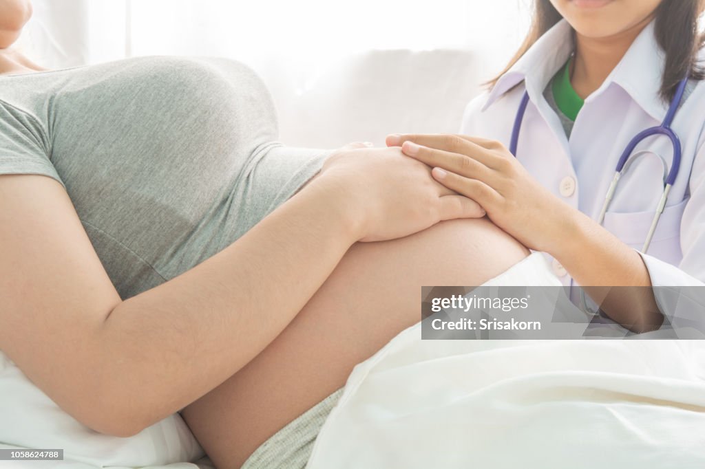 Pregnant women and doctors check the symptoms.