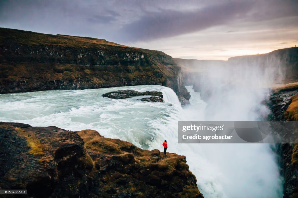 Prachtig uitzicht op IJslandse Gullfoss waterval